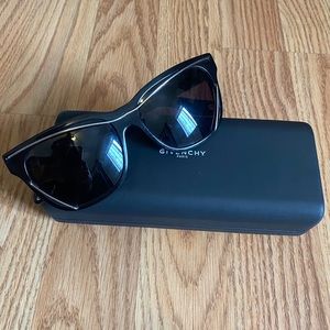 Givenchy Cat Eye Sunglasses GV7028/s Black
